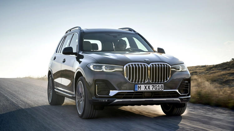 Tình huống dở khóc dở cười khi tráo đổi lưới tản nhiệt giữa BMW X7 và E30