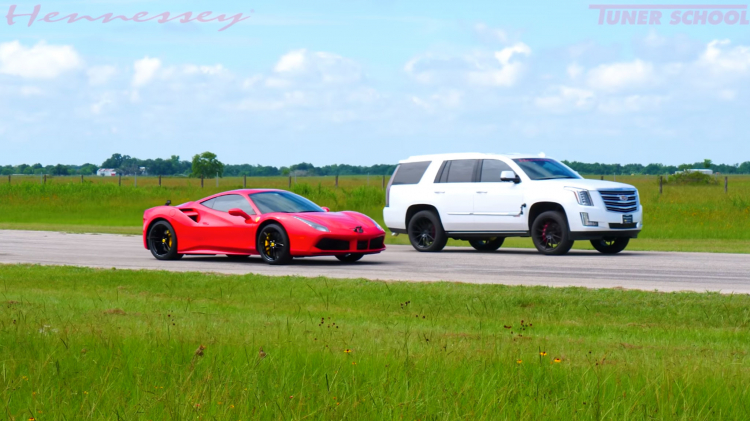 Ferrari 488 GTB bị “dằn mặt” bởi Cadillac Escalade độ Hennessey hơn 700hp