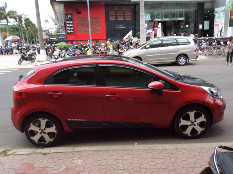 Chân ga vs chân thắng xe Kia RIO hatchback