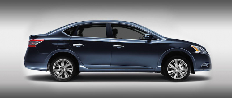 Nissan Sunny 2015 có giá khởi điểm 16.480 USD