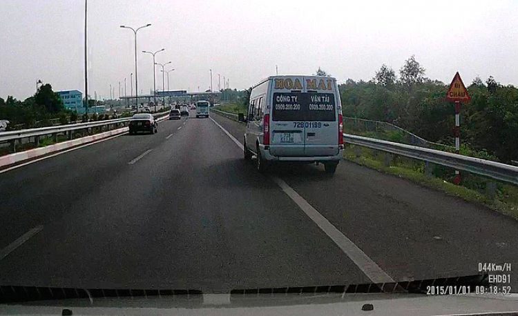 Cao tốc SG-LT đường của tài xế Hoa mai ? ( CLIP )