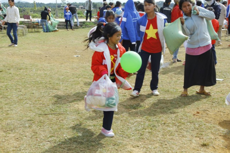 Chương trình từ thiện "ÁO ẤM MÙA ĐÔNG CHO TRẺ EM VÙNG CAO"