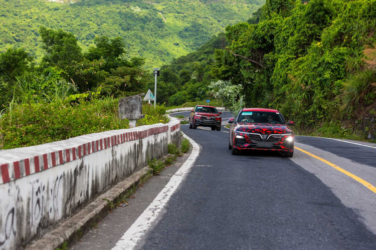 Hai dòng xe VinFast Lux đã hoàn tất chạy thử nghiệm 6.000km xuyên Việt