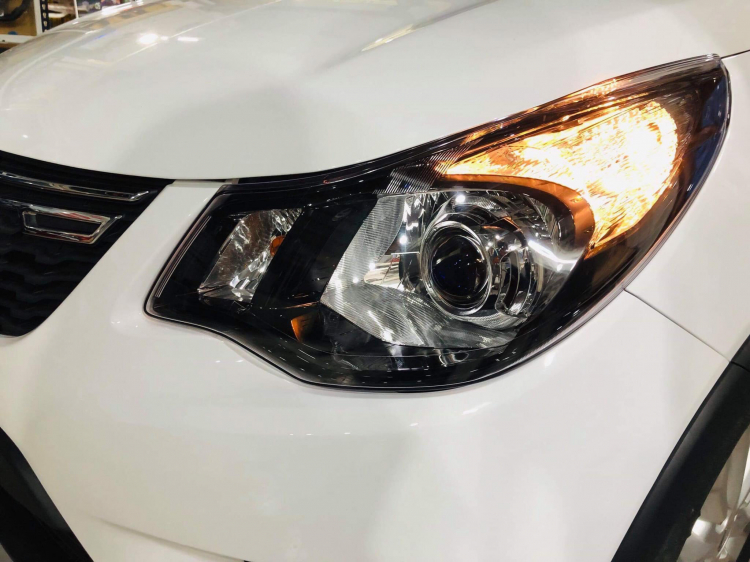 Vừa nhận xe, khách mua VinFast Fadil liền mang nâng cấp đèn pha bi-xenon