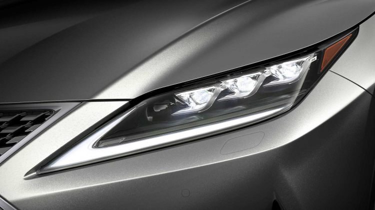 Lexus ra mắt công nghệ đèn pha thích ứng Bladescan