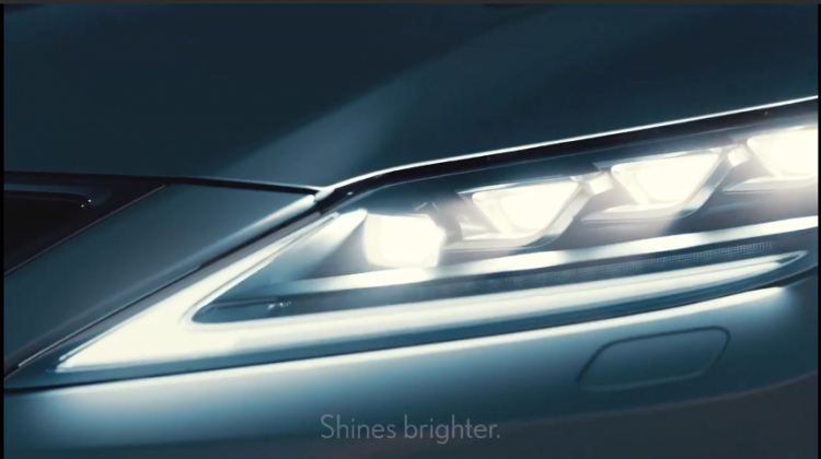 Lexus ra mắt công nghệ đèn pha thích ứng Bladescan