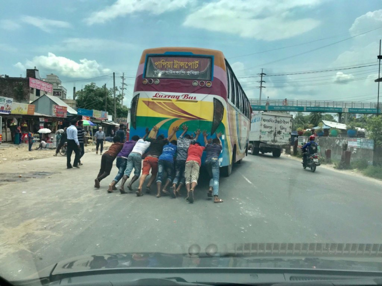 Em đến nơi thế giới bỏ quên...Bangladesh...Bhutan Em đến nơi thế giới bỏ quên...Bangladesh...Bhutan