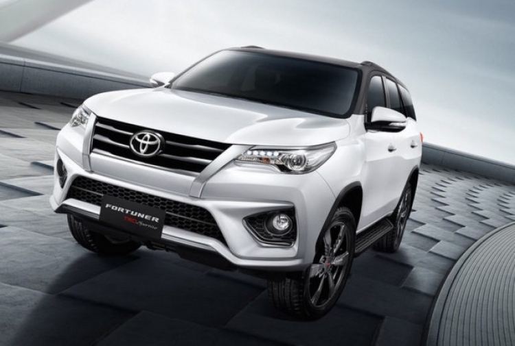 Nhờ 500 AE tư vấn mua xe Santafe hay Everest 4x2?