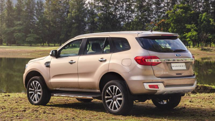 Nhờ 500 AE tư vấn mua xe Santafe hay Everest 4x2?