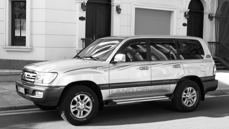Cỗ máy uống xăng Land Cruiser của Toyota sau 15 năm còn lại gì? Cỗ máy uống xăng Land Cruiser của Toyota sau 15 năm còn lại gì?