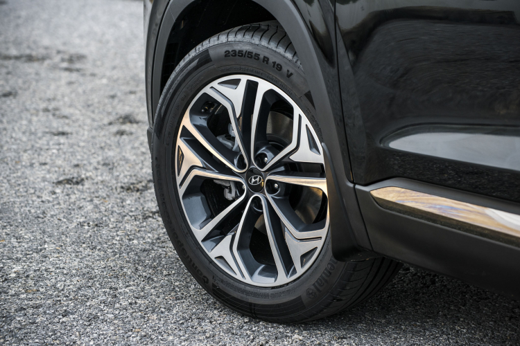 So sánh sự khác biệt giữa Mazda CX-8 và Hyundai SantaFe So sánh sự khác biệt giữa Mazda CX-8 và Hyundai SantaFe