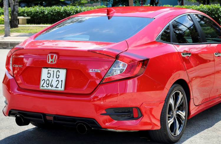 ***** Honda Civic 1.5L Turbo đúng 12.000 km (full hình HD)