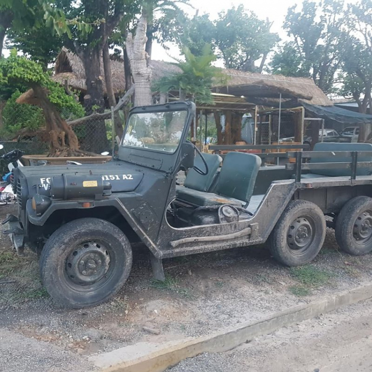 Gara độ / sửa chữa Jeep cổ..