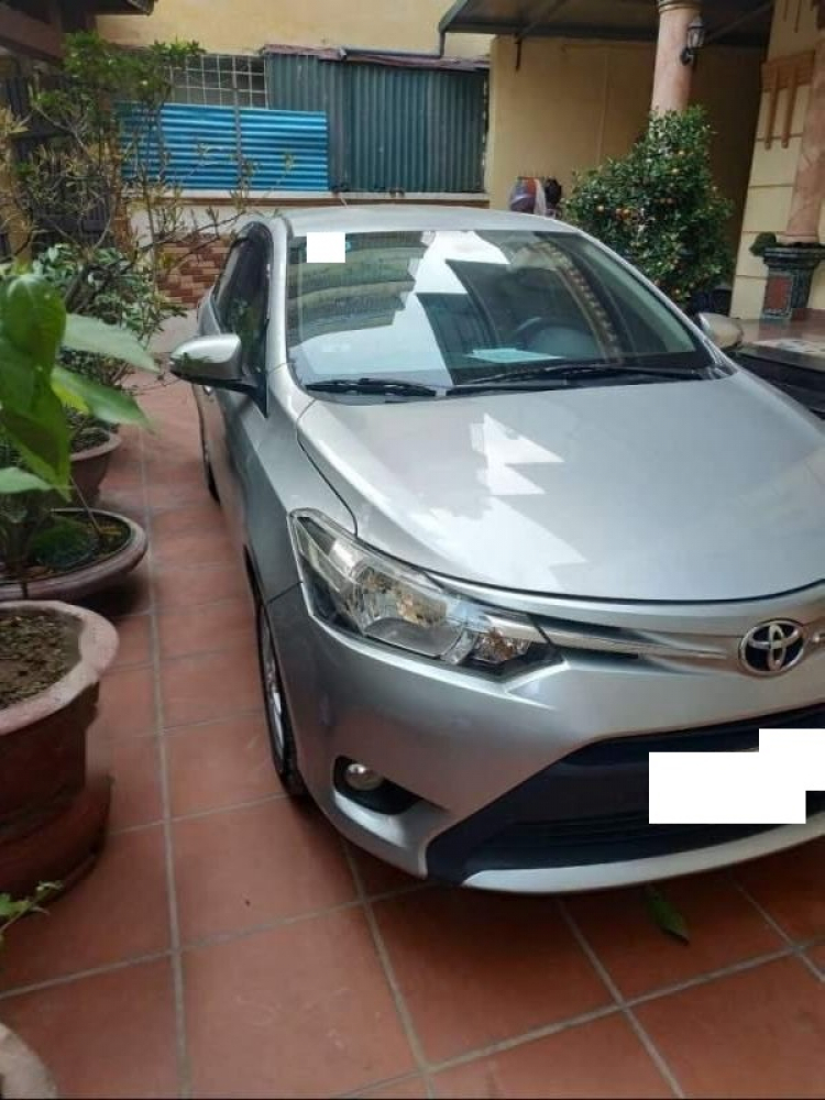 Bán Toyota vios 5 chỗ màu bạc số sàn sx 2017