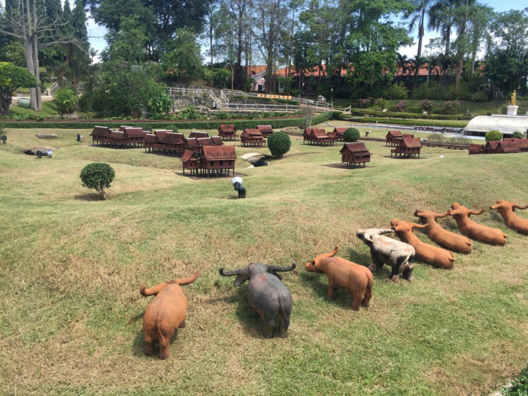 Chân ngắn xuyên Lào - Đường bộ qua Thái đi Pattaya 2500km ngộ hơn fly Chân ngắn xuyên Lào - Đường bộ qua Thái đi Pattaya 2500km ngộ hơn fly