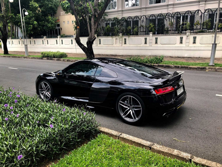 Siêu xe Audi R8 V10 lăn bánh 12.000km ‘’thách cưới’’ với giá 9 tỷ đồng tại TP. HCM