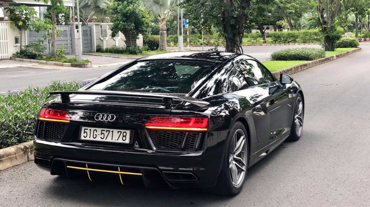 Siêu xe Audi R8 V10 lăn bánh 12.000km ‘’thách cưới’’ với giá 9 tỷ đồng tại TP. HCM