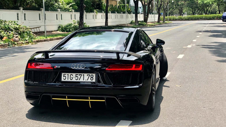 Siêu xe Audi R8 V10 lăn bánh 12.000km ‘’thách cưới’’ với giá 9 tỷ đồng tại TP. HCM