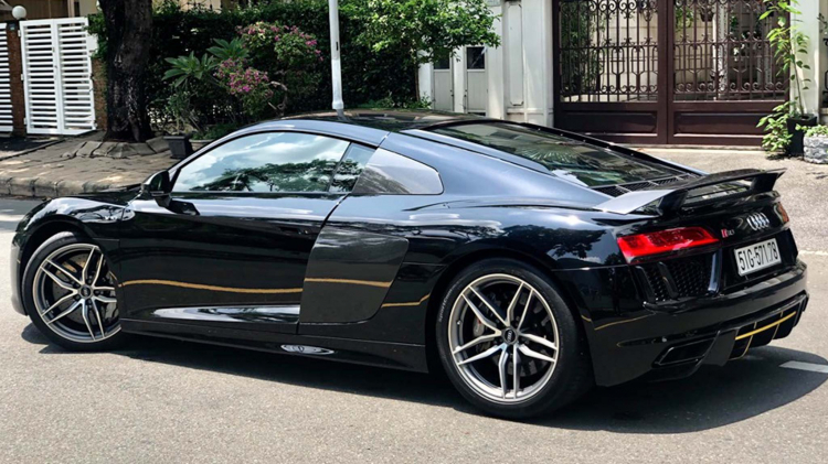 Siêu xe Audi R8 V10 lăn bánh 12.000km ‘’thách cưới’’ với giá 9 tỷ đồng tại TP. HCM