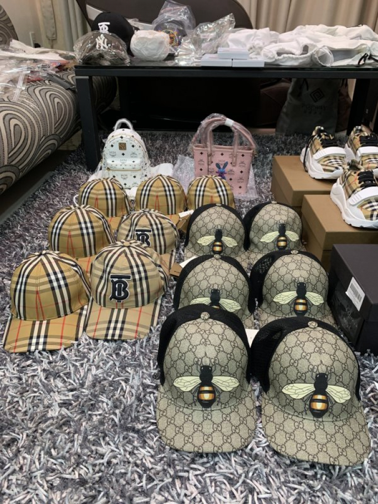 Thái Dương Authentic-Chuyên Bán Đồ Hiệu Gucci Fendi Dolce Hermes Givenchy LV Balenciaga,Saint,Ds v.v