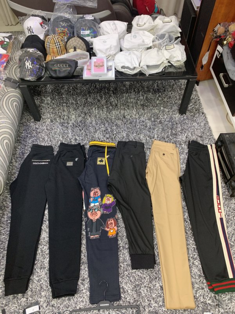 Thái Dương Authentic-Chuyên Bán Đồ Hiệu Gucci Fendi Dolce Hermes Givenchy LV Balenciaga,Saint,Ds v.v Thái Dương Authentic-Chuyên Bán Đồ Hiệu Gucci Fendi Dolce Hermes Givenchy LV Balenciaga,Saint,Ds v.v