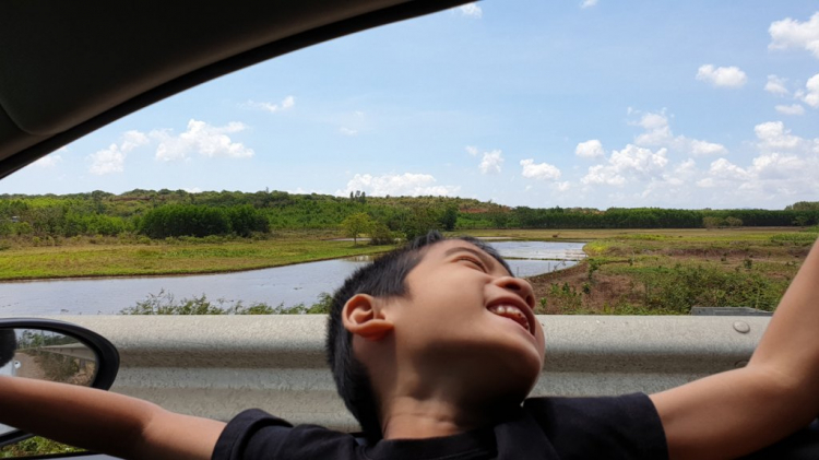 Mùa hè rực rỡ, rong ruổi trên những con đường ven biển Mùa hè rực rỡ, rong ruổi trên những con đường ven biển
