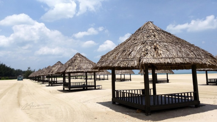 Mùa hè rực rỡ, rong ruổi trên những con đường ven biển Mùa hè rực rỡ, rong ruổi trên những con đường ven biển
