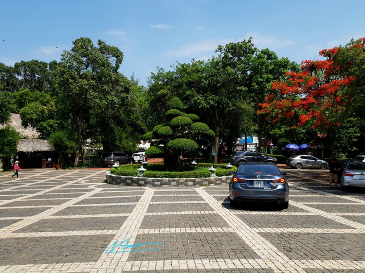 Mùa hè rực rỡ, rong ruổi trên những con đường ven biển Mùa hè rực rỡ, rong ruổi trên những con đường ven biển