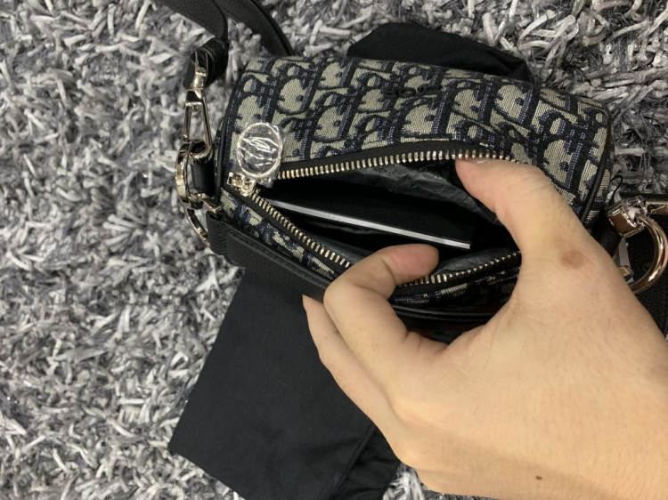 Thái Dương Authentic-Chuyên Bán Đồ Hiệu Gucci Fendi Dolce Hermes Givenchy LV Balenciaga,Saint,Ds v.v