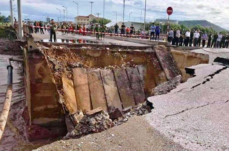 Thanh Hoá: Chiếc cầu bất ngờ sụt lún sau bão khiến 2 vợ chồng tử vong và 3 người bị thương