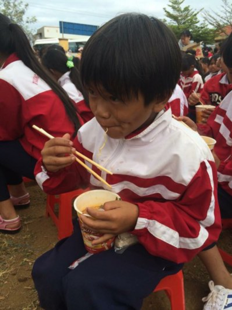 Chương trình từ thiện "ÁO ẤM MÙA ĐÔNG CHO TRẺ EM VÙNG CAO" Chương trình từ thiện "ÁO ẤM MÙA ĐÔNG CHO TRẺ EM VÙNG CAO"