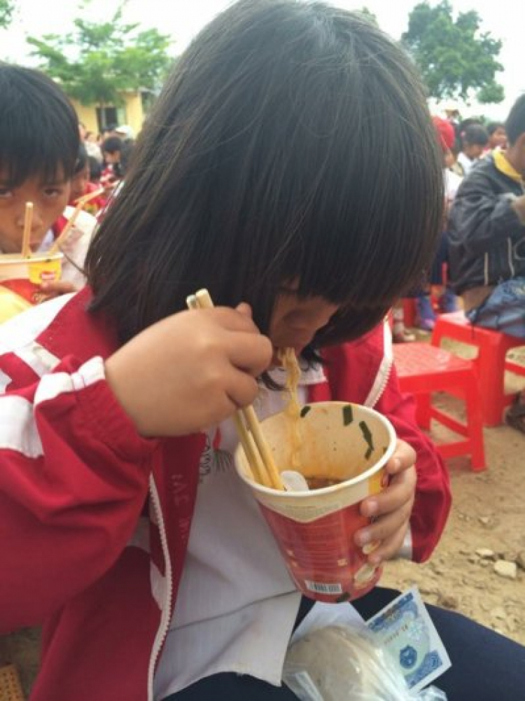 Chương trình từ thiện "ÁO ẤM MÙA ĐÔNG CHO TRẺ EM VÙNG CAO" Chương trình từ thiện "ÁO ẤM MÙA ĐÔNG CHO TRẺ EM VÙNG CAO"