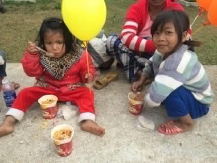 Chương trình từ thiện "ÁO ẤM MÙA ĐÔNG CHO TRẺ EM VÙNG CAO" Chương trình từ thiện "ÁO ẤM MÙA ĐÔNG CHO TRẺ EM VÙNG CAO"