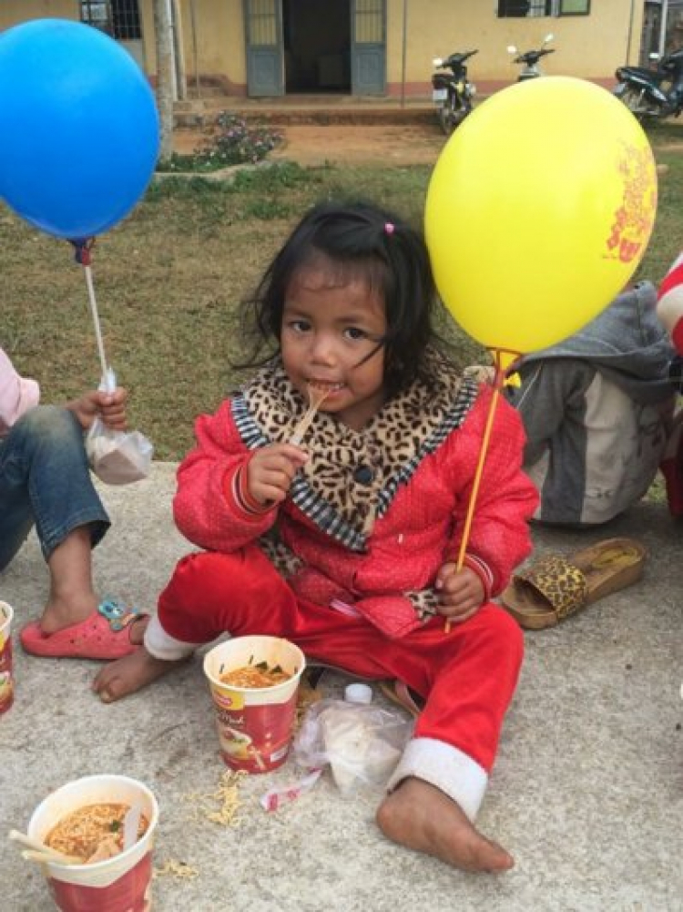Chương trình từ thiện "ÁO ẤM MÙA ĐÔNG CHO TRẺ EM VÙNG CAO" Chương trình từ thiện "ÁO ẤM MÙA ĐÔNG CHO TRẺ EM VÙNG CAO"