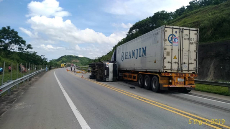 Tai nạn liên hoàn trên cao tốc Nội Bài - Lào Cai khiến 3 người bị thương