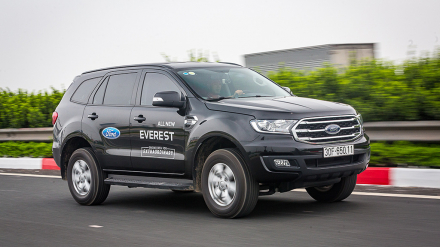 otosaigon-Ford Everest thử thách 1 bình dầu (1).jpg