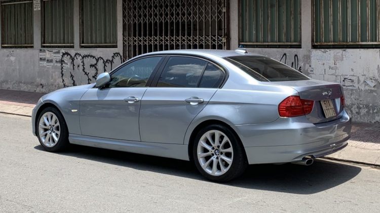 Túc tắc tìm BMW 3 Series đời E90 bản 320i hoặc 325i;  bác nào có hú em