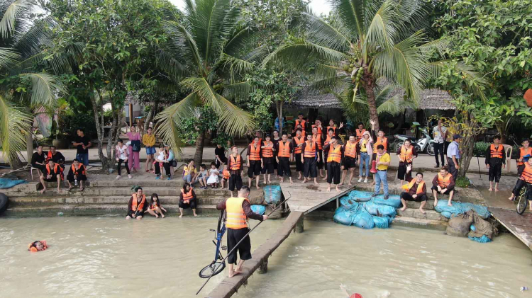 Civic Team và hành trình trao "Vòng tay yêu thương" tại Bến Tre