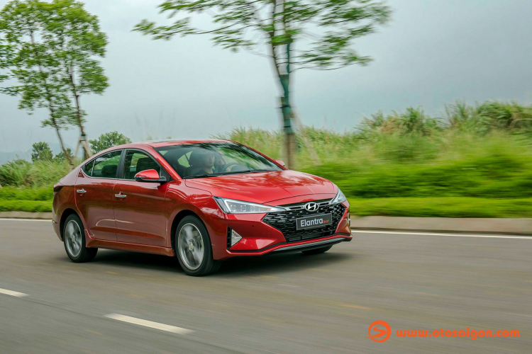 Lấn cấn chọn mua giữa Hyundai Kona 1.6L và Elantra 1.6L