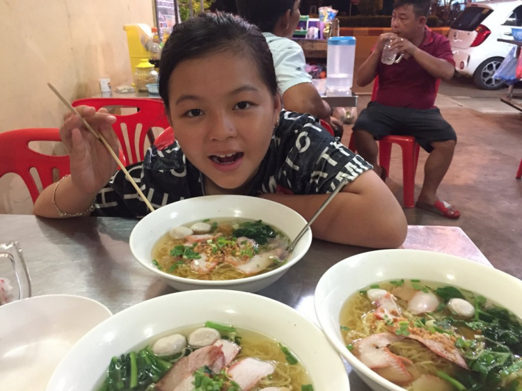 Chân ngắn xuyên Lào - Đường bộ qua Thái đi Pattaya 2500km ngộ hơn fly Chân ngắn xuyên Lào - Đường bộ qua Thái đi Pattaya 2500km ngộ hơn fly