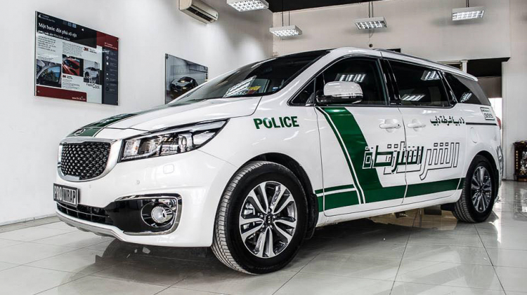 Từ chối đăng kiểm cho ô tô tự ý dán tem cảnh sát Dubai