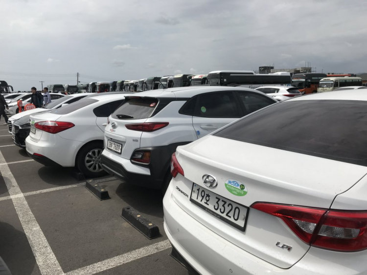 Lấn cấn chọn mua giữa Hyundai Kona 1.6L và Elantra 1.6L Lấn cấn chọn mua giữa Hyundai Kona 1.6L và Elantra 1.6L