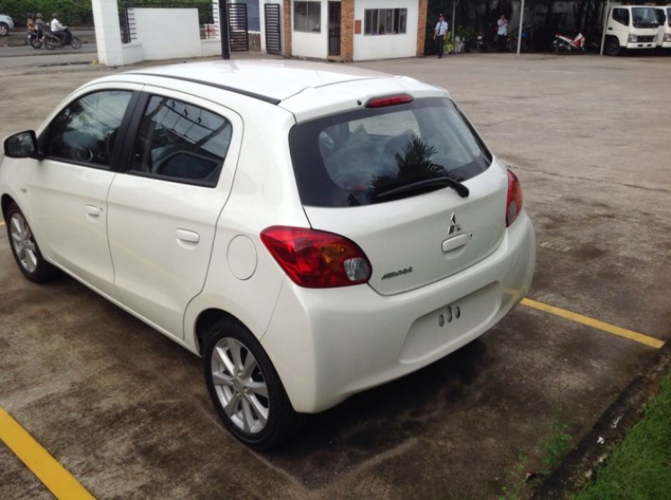 Xin các Bác cho em lời khuyên vàng ngọc về việc mua Kia MN hay H-i10 nhé!!! Xin các Bác cho em lời khuyên vàng ngọc về việc mua Kia MN hay H-i10 nhé!!!