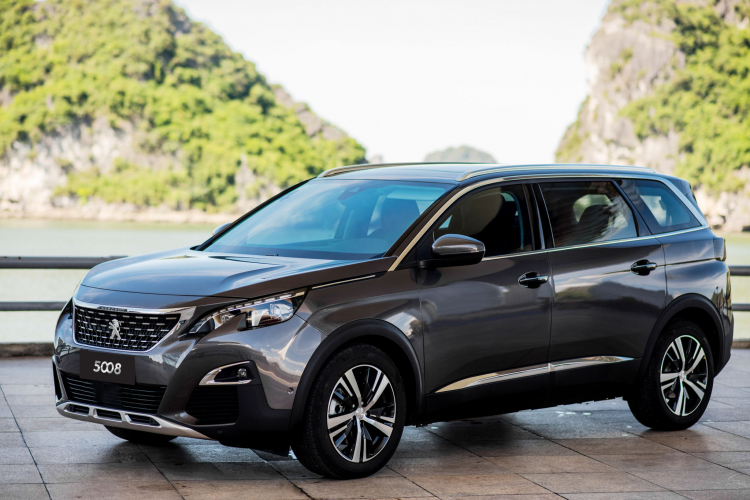 So sánh Tiguan Allspace LUXURY với Mazda CX-8 và Peugeot 5008