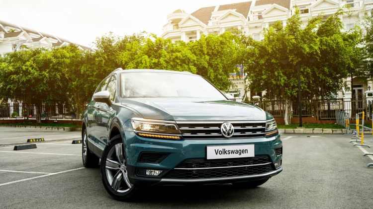 So sánh Tiguan Allspace LUXURY với Mazda CX-8 và Peugeot 5008