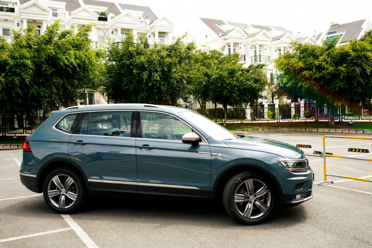 So sánh Tiguan Allspace LUXURY với Mazda CX-8 và Peugeot 5008