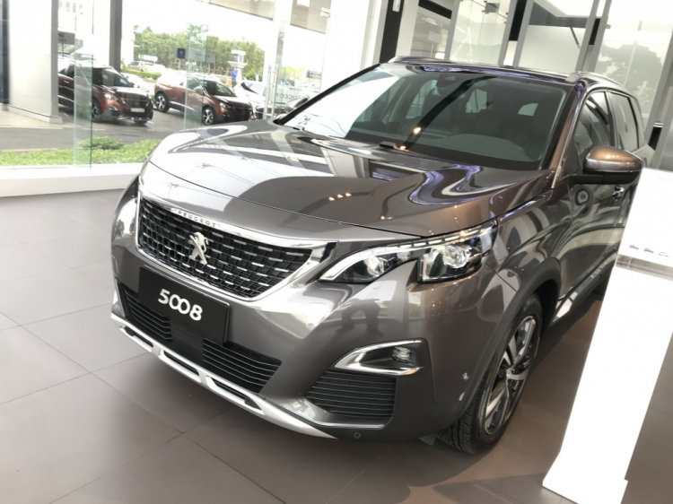 So sánh Tiguan Allspace LUXURY với Mazda CX-8 và Peugeot 5008