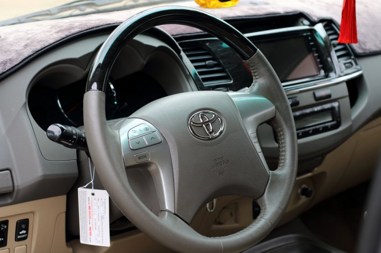***** Toyota FORTUNER V số tự động, máy xăng mới hiếm thấy (Full hình HD) ***** Toyota FORTUNER V số tự động, máy xăng mới hiếm thấy (Full hình HD)