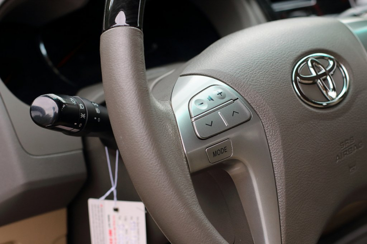 ***** Toyota FORTUNER V số tự động, máy xăng mới hiếm thấy (Full hình HD) ***** Toyota FORTUNER V số tự động, máy xăng mới hiếm thấy (Full hình HD)