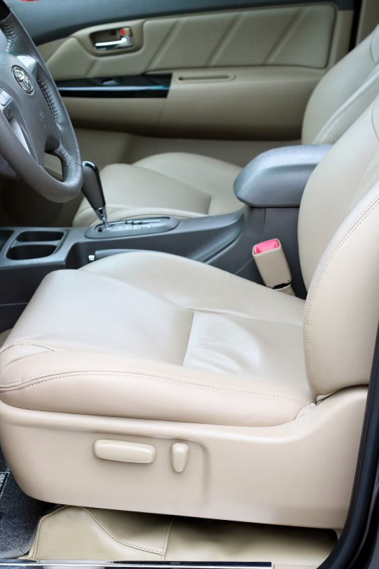 ***** Toyota FORTUNER V số tự động, máy xăng mới hiếm thấy (Full hình HD) ***** Toyota FORTUNER V số tự động, máy xăng mới hiếm thấy (Full hình HD)